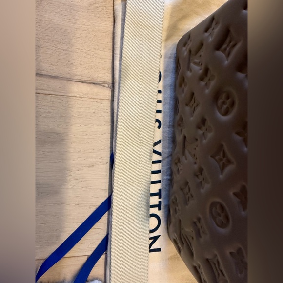 Louis Vuitton Coussin PM handbag (damaged) - Picture 12 of 17